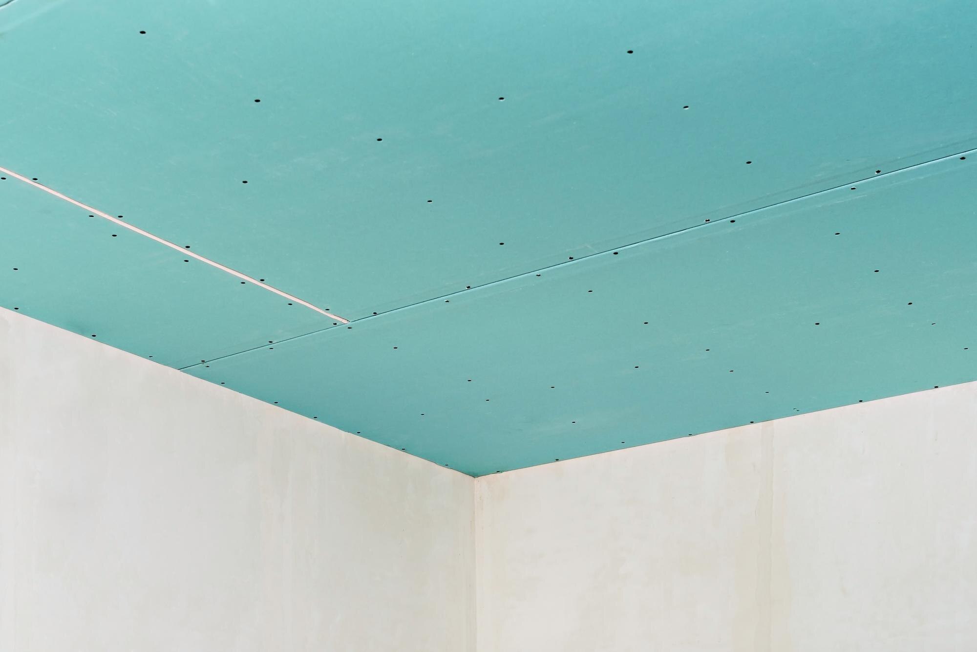 plasterboard-ceiling-installed-profile-frame-apartment-office-renovation-cheap-quick-way-make-partition-ceiling-room-warehouse_166373-1914
